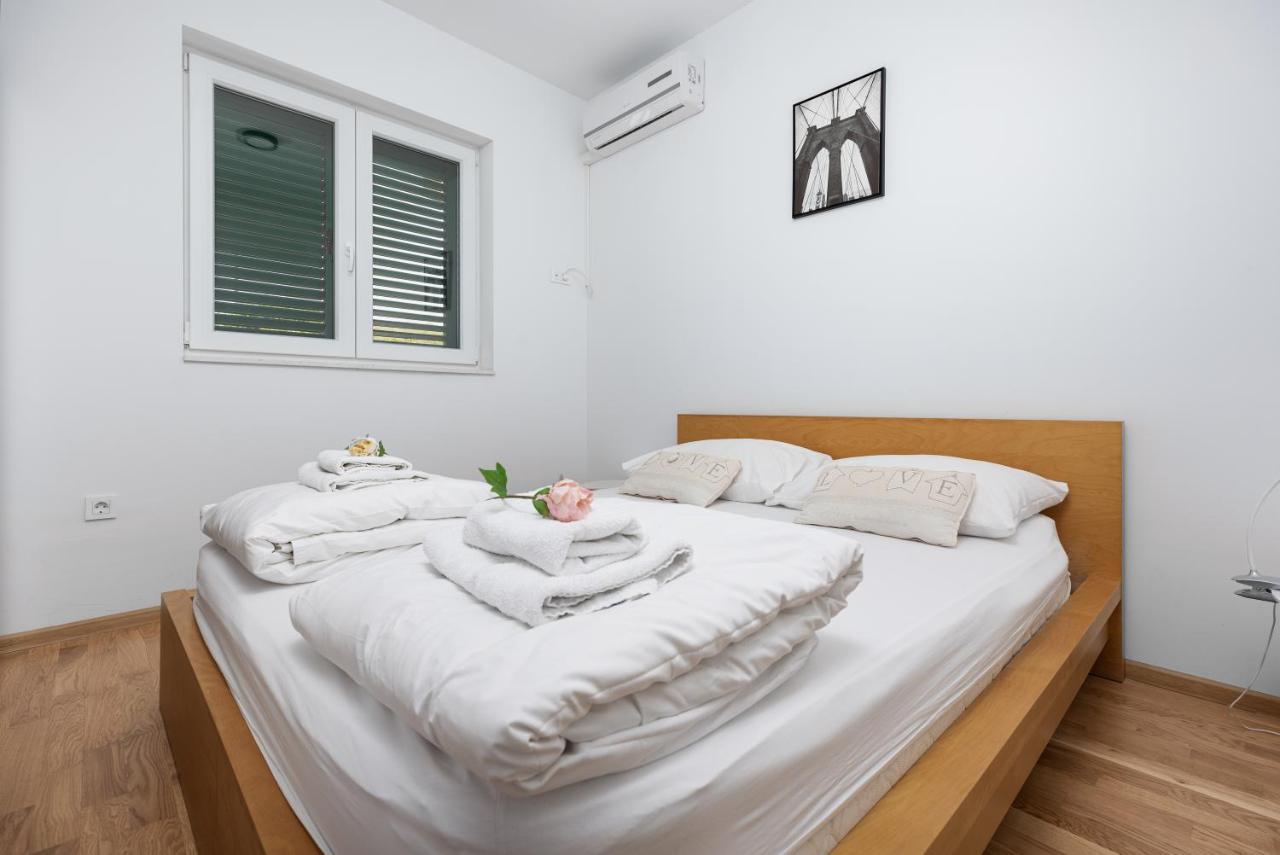Apartment Ana Solin Exterior photo