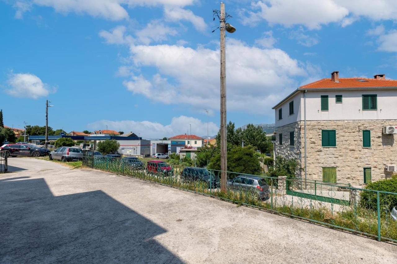 Apartment Ana Solin Exterior photo